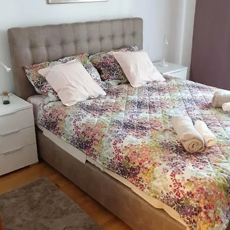 D&m 2 Apartment *