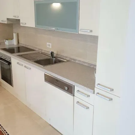 D&m 2 Apartment *